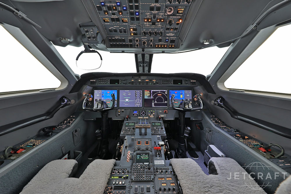 G450_sn-4166_cockpit_ss-1000 × 666.